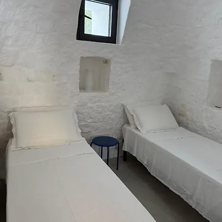 Trulli Au Milieu D'un Champ D'oliviers Avec Piscine Villa *