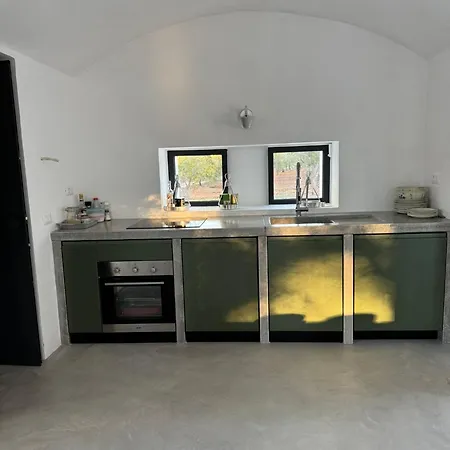Trulli Au Milieu D'un Champ D'oliviers Avec Piscine Villa
