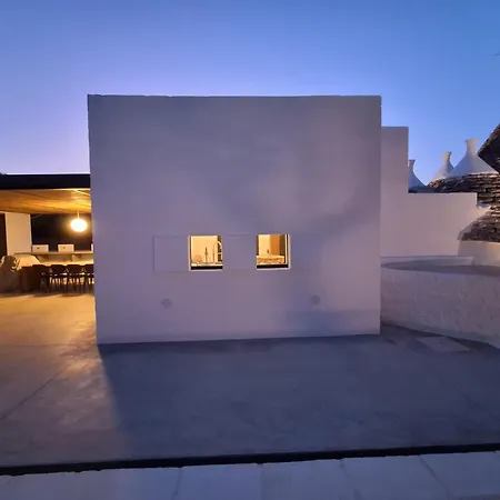 Villa Trulli Au Milieu D'un Champ D'oliviers Avec Piscine *