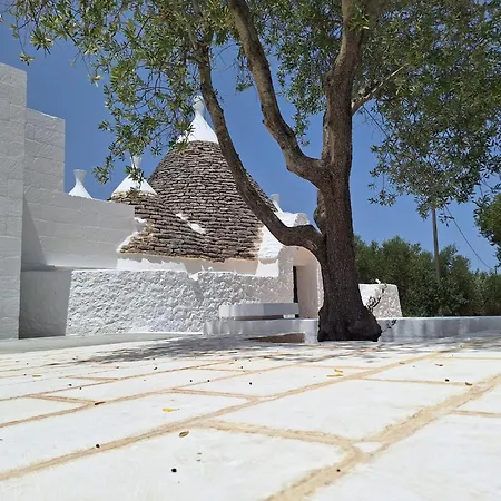 Trulli Au Milieu D'un Champ D'oliviers Avec Piscine Villa *