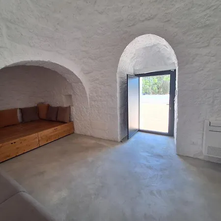 Trulli Au Milieu D'un Champ D'oliviers Avec Piscine Ceglie Messapica