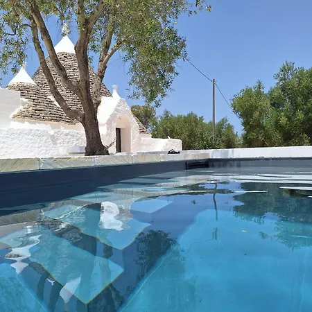 Trulli Au Milieu D'un Champ D'oliviers Avec Piscine Villa *